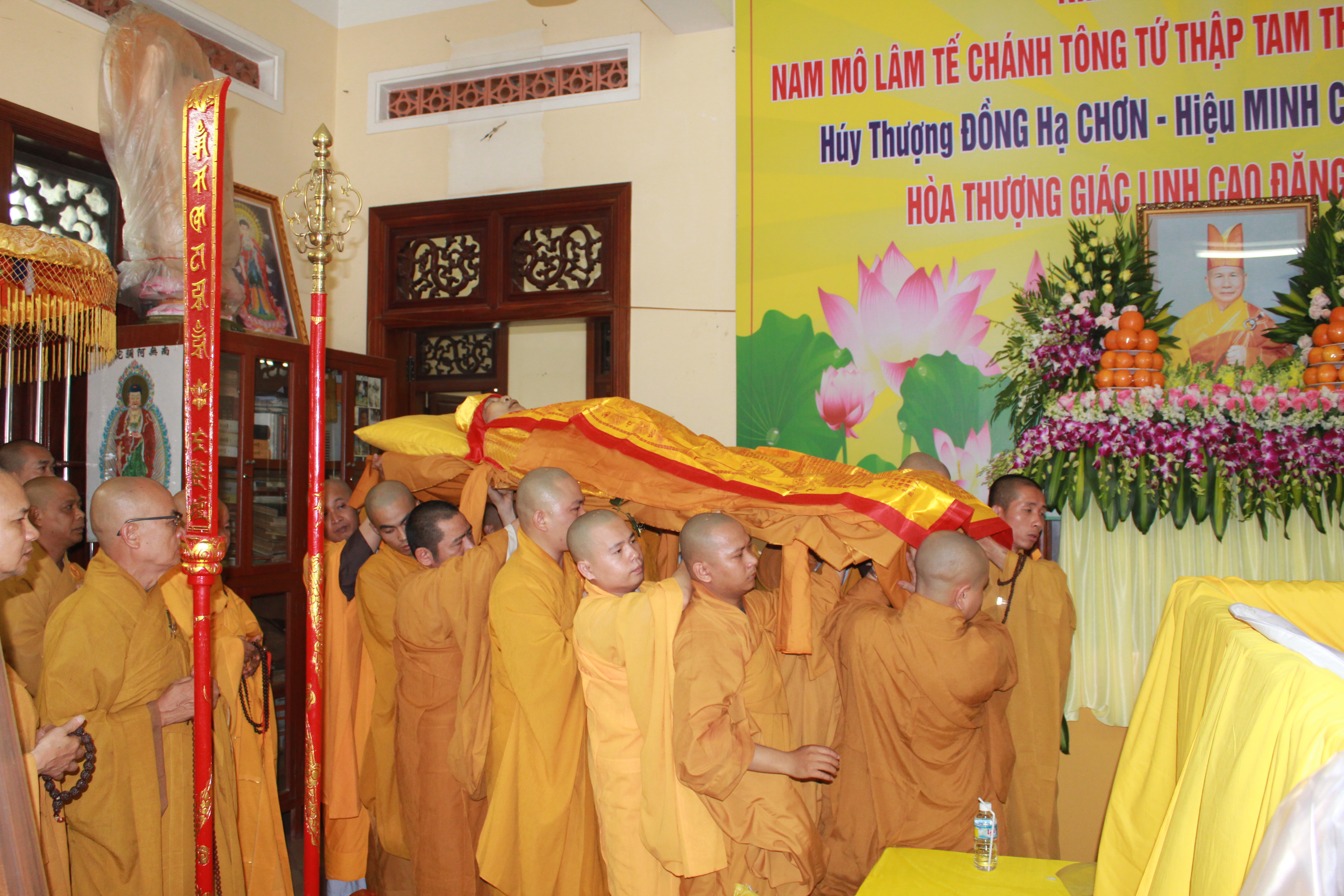 Quy Nhơn: Lễ nhập kim quan Hòa Thượng Thích Đồng Chơn